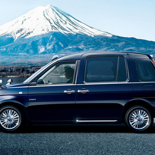 Toyota Taxi vor dem Berg Fuji